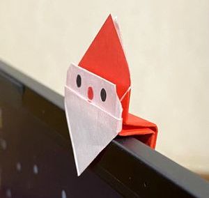 サンタクロースのWebカメラカバーの折り紙