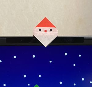 サンタクロースのWebカメラカバーの折り紙