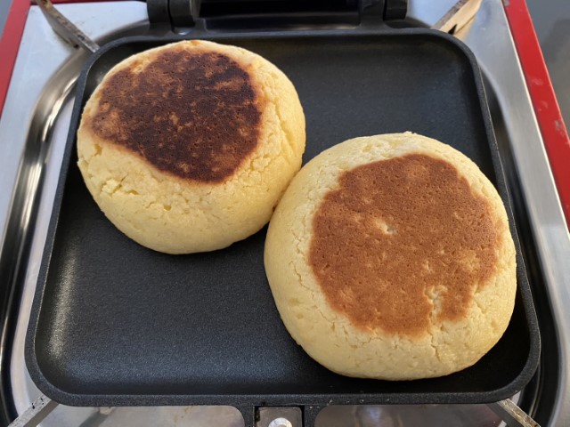 ホットサンドメーカーで焼いたメロンパン